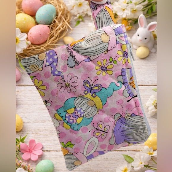 Easter Gnome Quilted Keychain Wallet - Picture 3 of 4